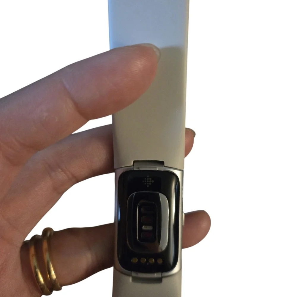 Fitbit Charge 6 With Accessory Bundle in Porcelain